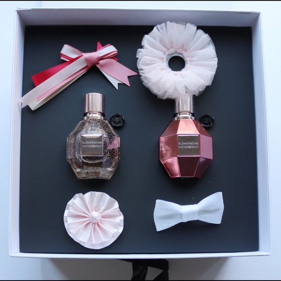 Viktor & Rolf Other - Viktor & Rolf FLOWERBOMB Gift Set